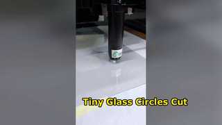 আল্ট্রা-ক্লিয়ার গ্লাস থেকে ব্যাচ 1 মিমি ছোট বৃত্ত কাটা